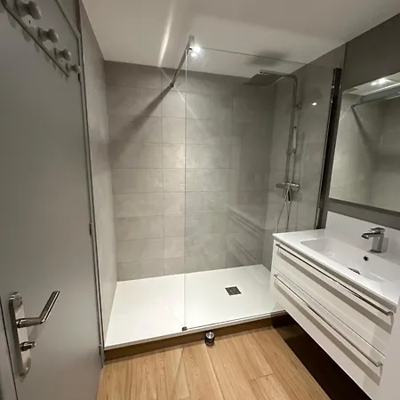 Vue Exceptionnelle, Face A Apartment *